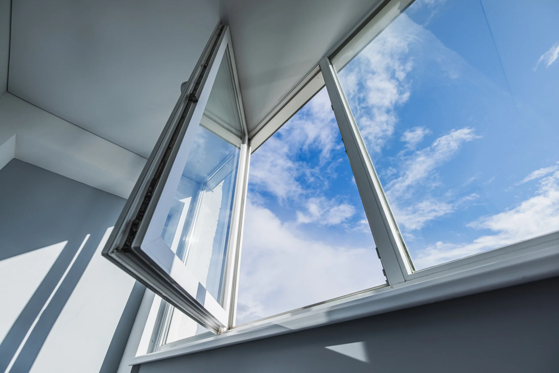 VLX 80 Casement Window in Weston, FL | Sightline Windows & Doors Weston - detail 1